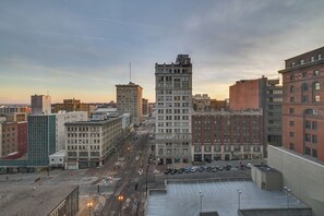 City Views | 9th-Floor Unit