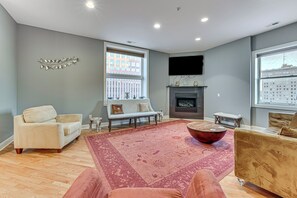 Living Room | Electric Fireplace | Smart TV | Central A/C & Heating