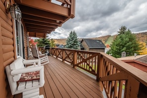 Picturesque Views - Take in picture-perfect views while out on the deck!