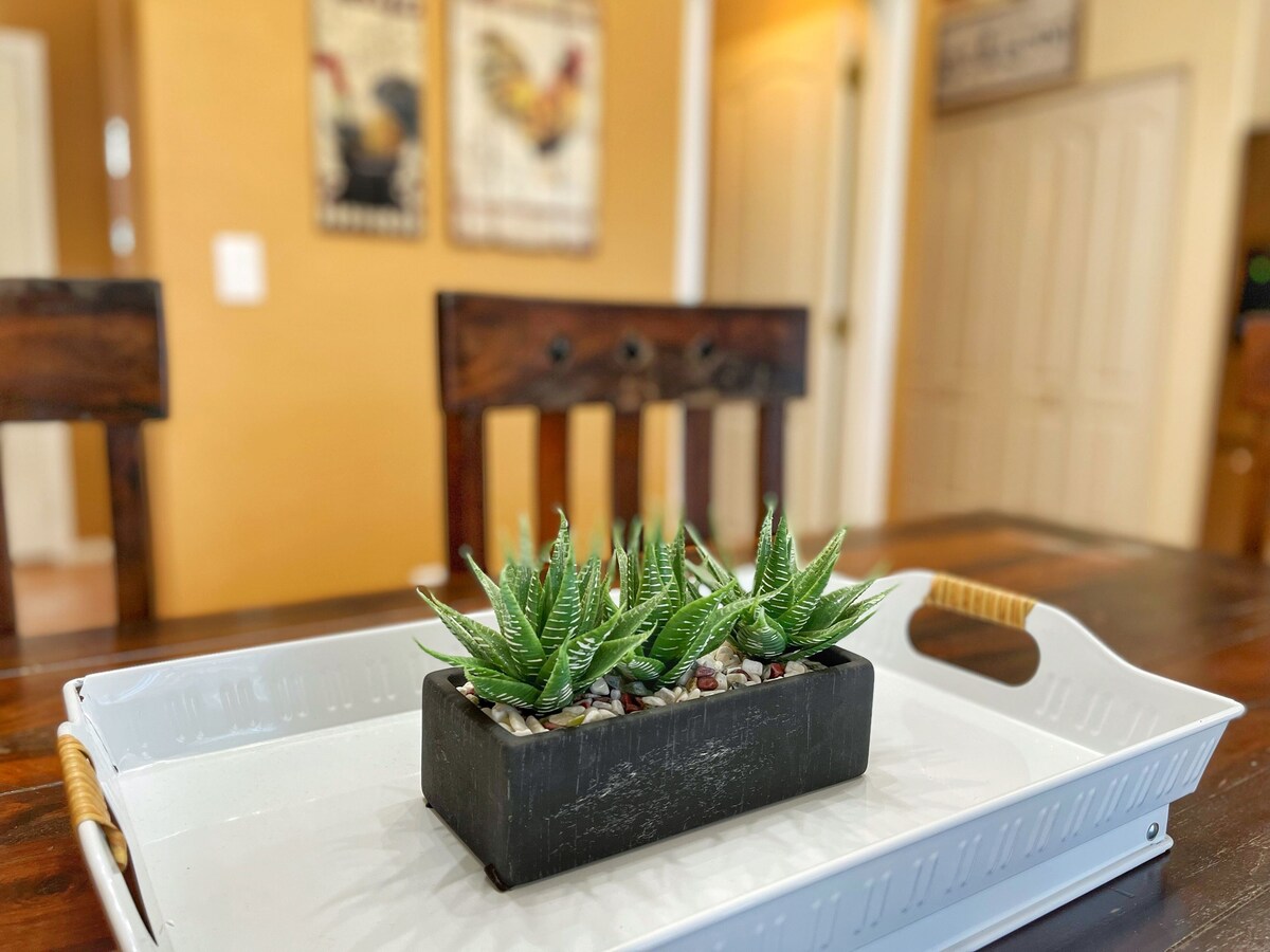 Diving Pool, Family Friendly & Pet Friendly @Cozy Mesa home close to everything!