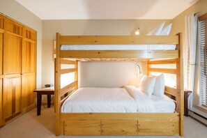 2nd bedroom: Twin over twin bunk bed