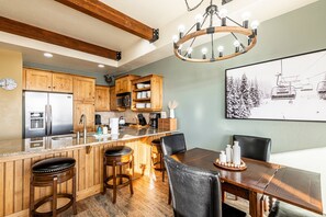 Kitchen/Dining area