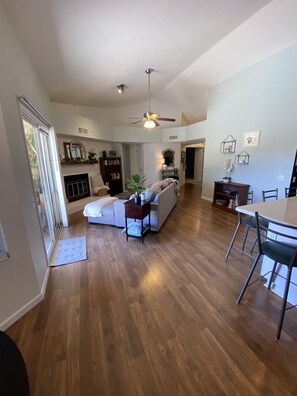 Open kitchen/living plan