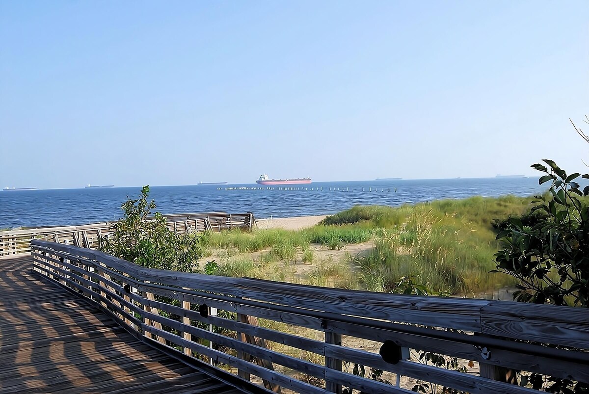 Just What You Were Looking For! Pool, Close to Virginia Beach Fishing Pier