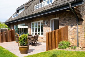 Terrasse der Wohnung EG Süd