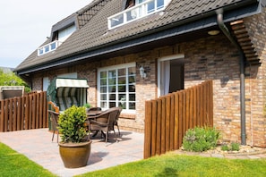 Terrasse der Wohnung EG Süd