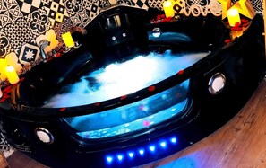 Indoor spa tub