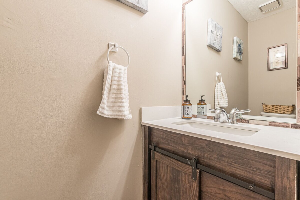 Beautiful spacious updated home with 2 Family Rooms!