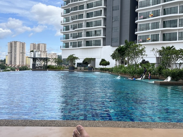 Infinity outdoor pool
