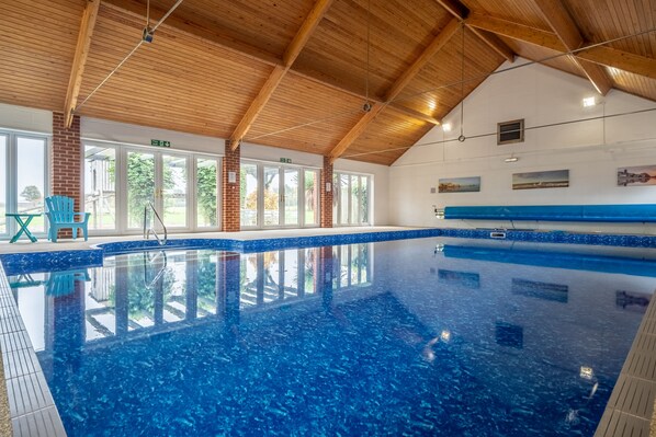 The Felmingham, Roughton: Enjoys shared use of a heated indoor swimming pool