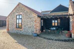 The Felmingham, Roughton: A brick and flint converted farm building