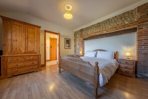 The Felmingham, Roughton: Master bedroom with king-size bed