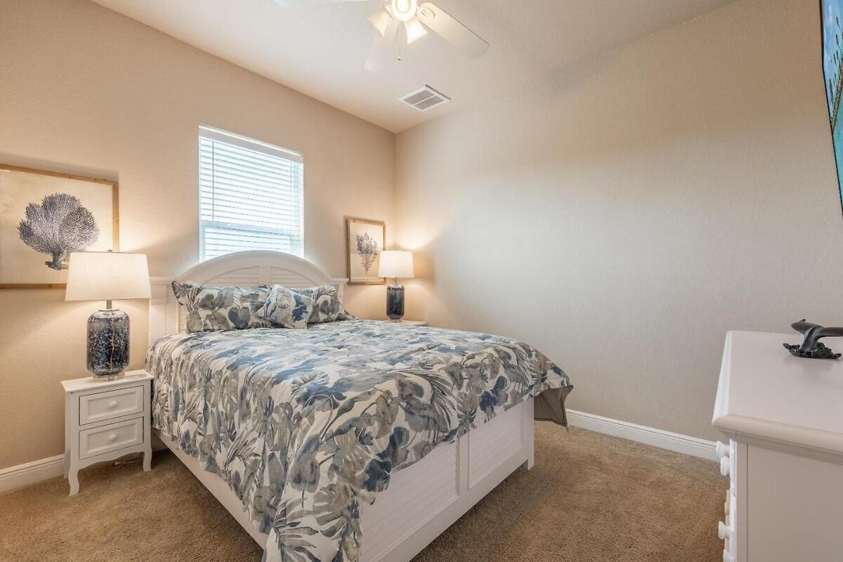 Beautiful Cape Coral Home on Canal with private pool