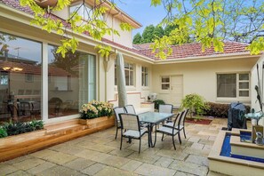 After a day at the beach, enjoy some intimate get-togethers with the family in the private courtyard for alfresco dining and a BBQ.