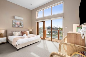Master Bedroom – King Bed with ensuite and private balcony