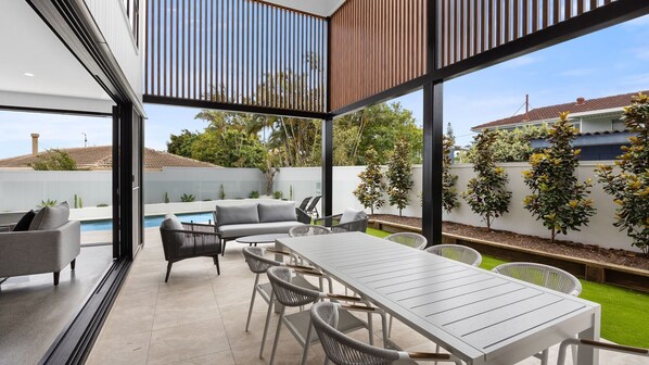 An impressive double entry to the soaring high ceilings and the solid concrete home, every detail has been beautifully finished and crafted.