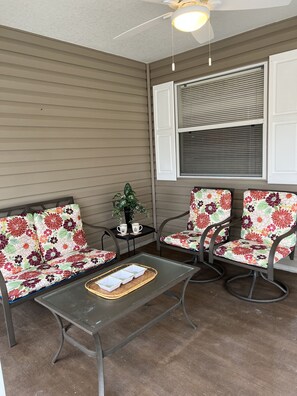 Quaint Screened Lanai