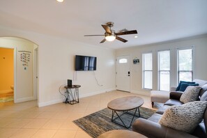 Living Room | Smart TV | Free WiFi