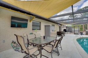 Screened Lanai | Outdoor Dining | TV | Shared Pool