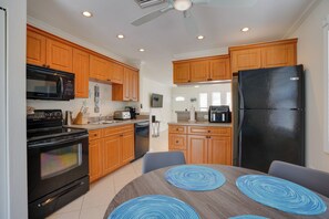 Kitchen & Dining Area
