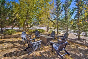 Private Backyard | Gas Fire Pit