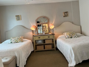 Large 2nd Bedroom with private balcony, ocean view and 2 Queen beds