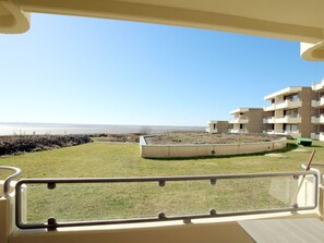 Balkon mit Blick zum Meer