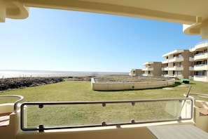 Balkon mit Blick zum Meer