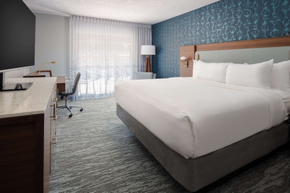 Unit with King bed. Exact unit will be assigned upon arrival. Views, colors and decor may vary.