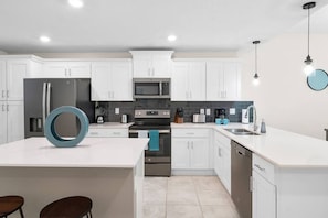 Kitchen#Disney #Parks #kingdom #springs #StoreyLake #Apartment #Vacation #Rental #waterpark #Kissimmee #Orlando #universal #citywalk