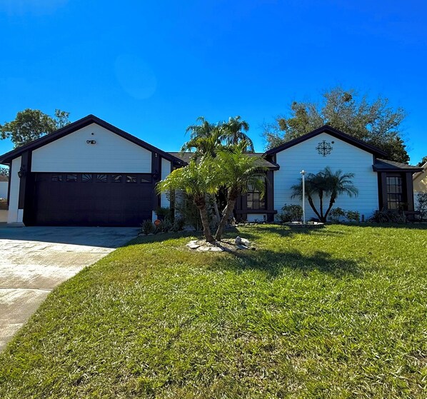 Space for vehicles, RV, Boat in front & yard.