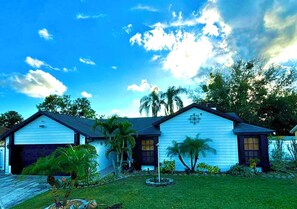 Newly painted exterior. Located in tranquil/family oriented neighborhood.