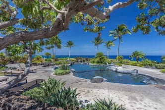 Upgraded 3BR Corner Unit with Golf Discount: Quiet building, Open Lanai.