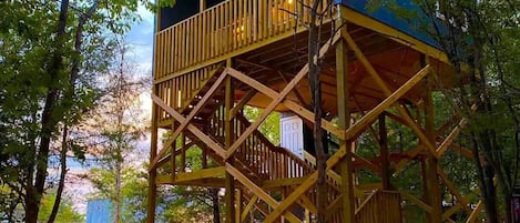 Treehouse at the treetops