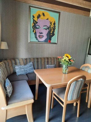 Extendable dinnertable