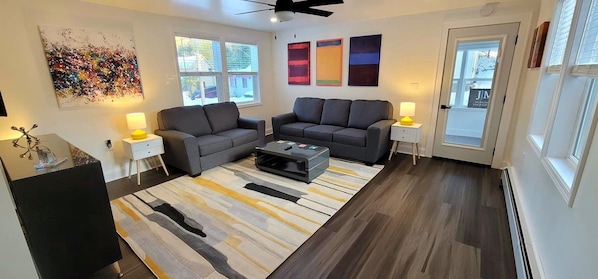 Spacious living room with pull out sleeper sofa 