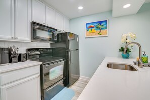 Kitchen | Cooking Basics | Coffee Maker | Paper Towels/Trash Bags Provided
