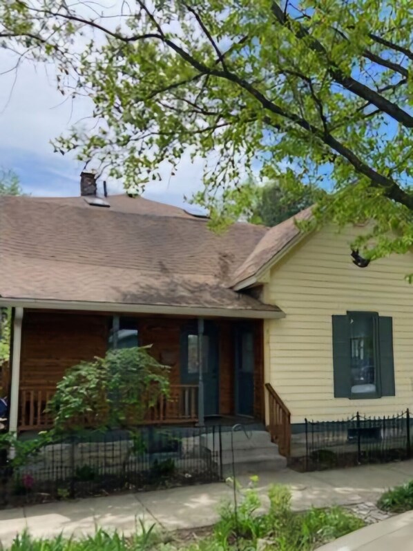 Adorable cottage with front porch