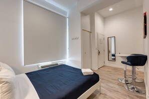 Flooring, Floor, Bed, Furniture, Hardwood
