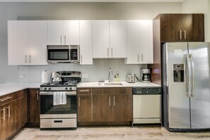 Refrigerator, Room, Indoors, Oven, Kitchen