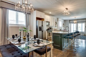 Room, Indoors, Flooring, Furniture, Living Room