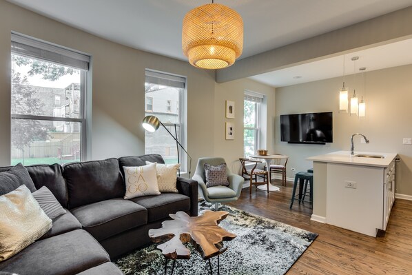 Cheerful and spacious open-concept living room & kitchen space