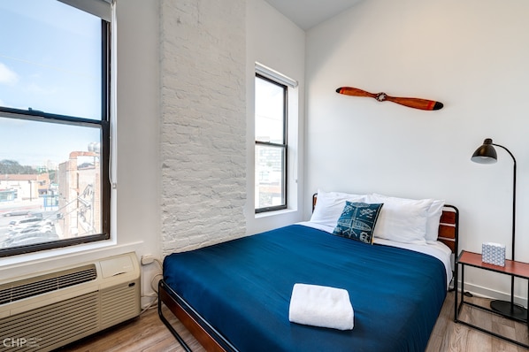 Bedroom, Room, Indoors, Bed, Furniture