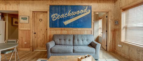 Welcome to Ina's Beachwood Inn!
