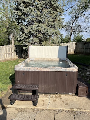 Hot Tub - Open year round!