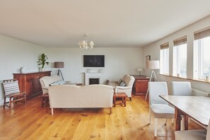 The living room at Ty Seren, Gower