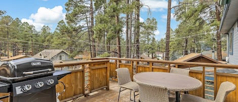 Grill and enjoy the views!  Surrounded by Ponderosa Pines everywhere you look, soak in that mountain air and enjoy your home away from home.
