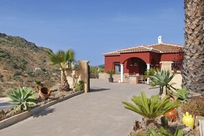 Welcome in Villa El Deseo !
   enjoy-relax-discover