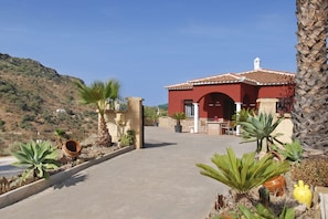 Welcome in Villa El Deseo !
   enjoy-relax-discover