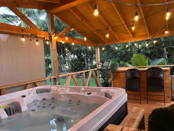 Outdoor spa tub